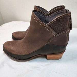 Chaco Cataluna Ankle Boots Booties Womens Size 8.5 Leather Zip Up 39.5